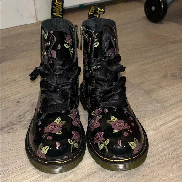 Dr. Martens NWOT Black Floral Combat Boots, Kids' 1460 Pascal Boot Sz 3 - Picture 4 of 11